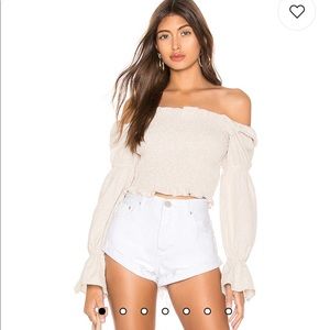 Abigail smocked top. Color: Toast.